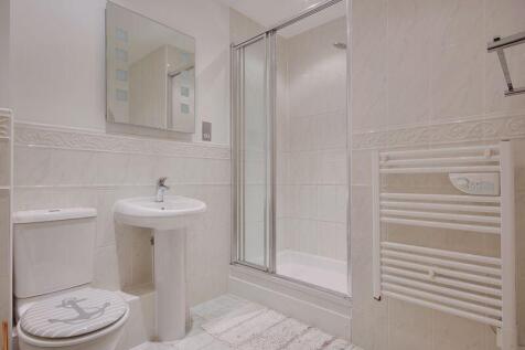 Bedroom One (En-Suite)