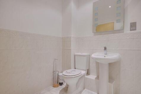 Bedroom One (En-Suite)