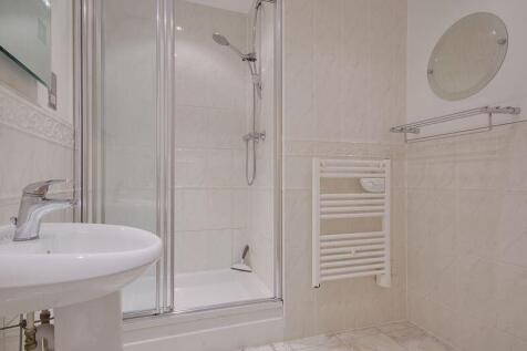 Bedroom One (En-Suite)