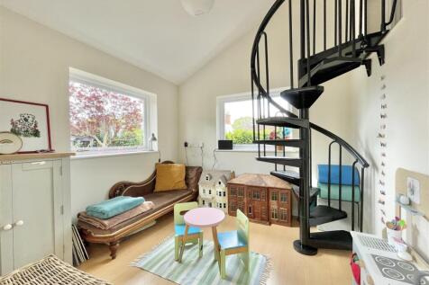 Bedroom/Day room