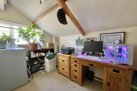 Bedroom / office