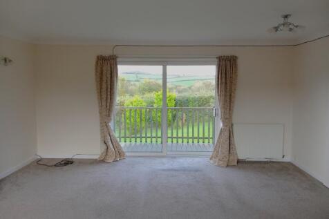 M600 Living Room 2.j