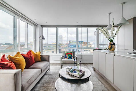 Stirling_Court_18