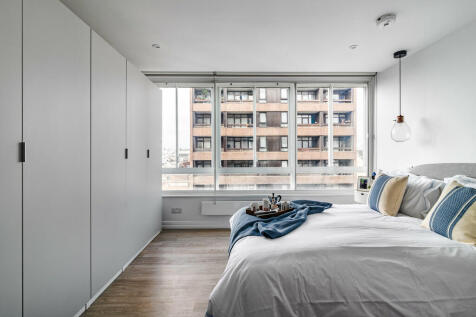 Stirling_Court_23
