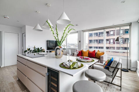 Stirling_Court_21