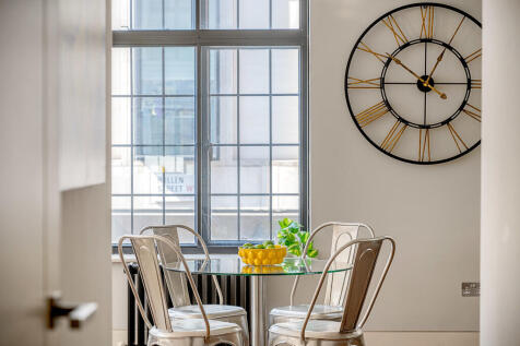 Paramount_House_2...