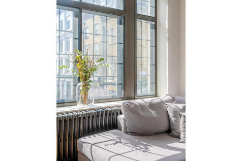 Paramount_House_1...