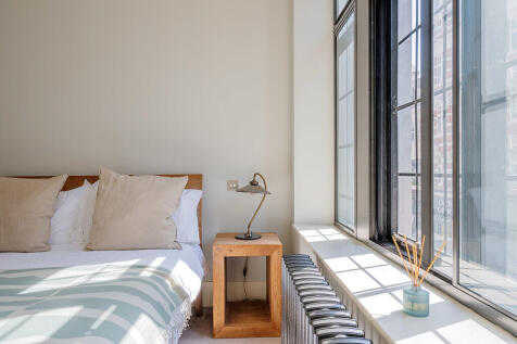 Paramount_House_0...