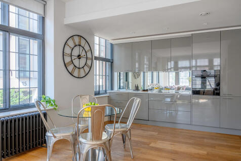 Paramount_House_1...