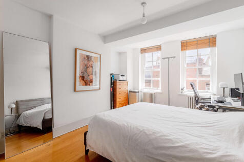 Earlham_Street_01