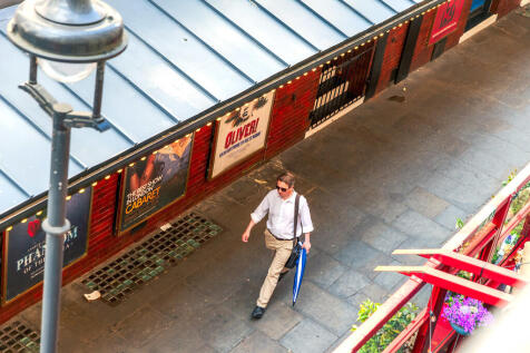 Charing_Cross_Man...