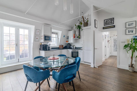 Cranbourn_Street_...