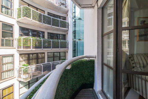 Harlequin_Court_0...