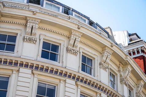 Harlequin_Court_1...