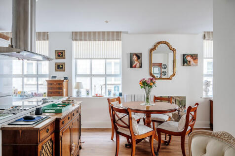 Harlequin_Court_0...