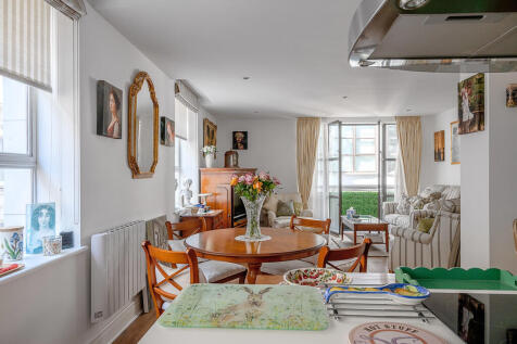 Harlequin_Court_0...
