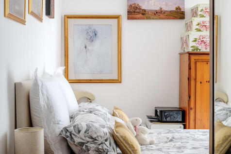 Harlequin_Court_1...