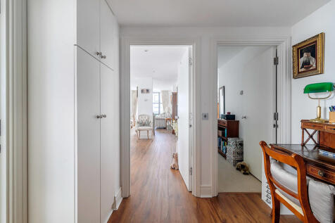 Harlequin_Court_0...