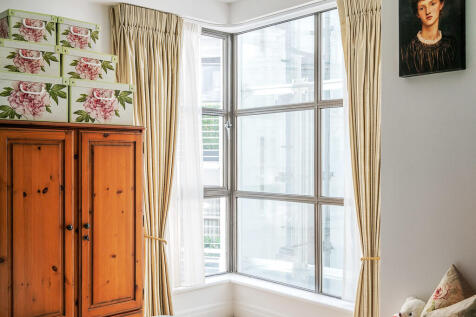Harlequin_Court_1...