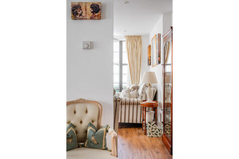 Harlequin_Court_1...