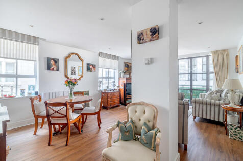 Harlequin_Court_0...
