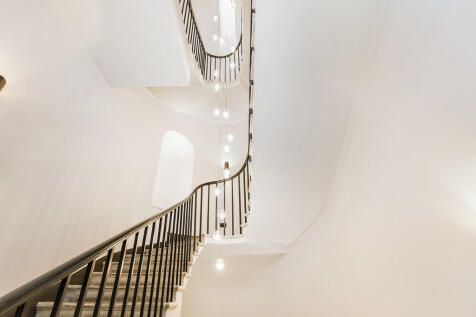 Communal staircas...