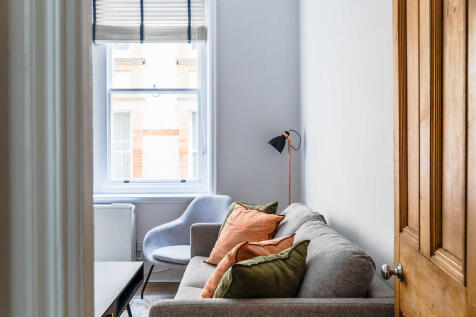 Charing_Cross_Man...