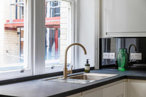 Charing_Cross_Man...