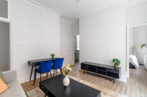 Charing_Cross_Man...