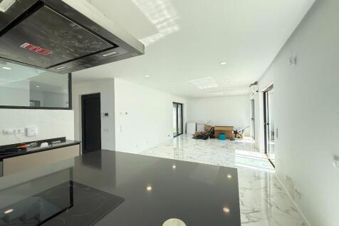 Lounge &amp; Kitchen