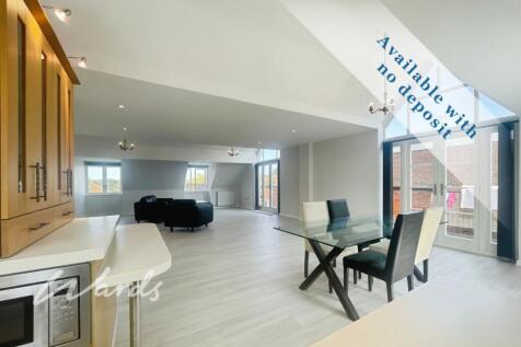 Lounge/Dining Area