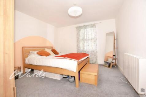 8d4b0d01-Bedroom