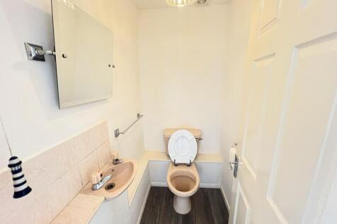 Cloakroom/wc