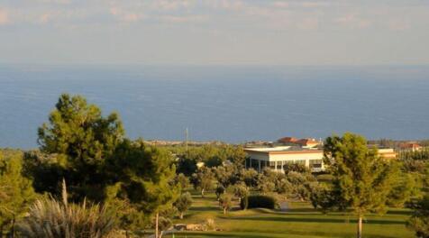 Korineum Golf 2 min