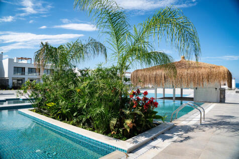 Pool bar