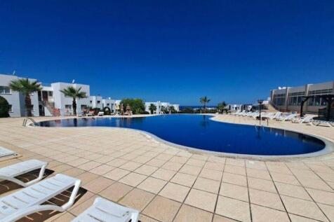 Pool and sea view