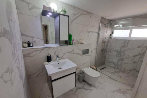 ensuite - ground