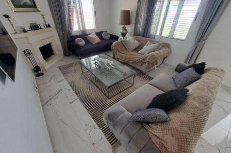 upstairs sitting rm