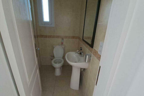 shower cloakroom