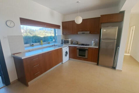 Entrance and kitchen