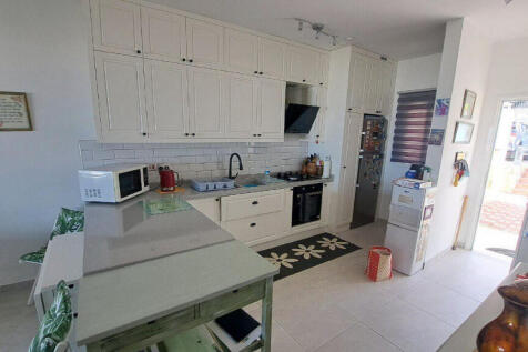Kitchen, entrance