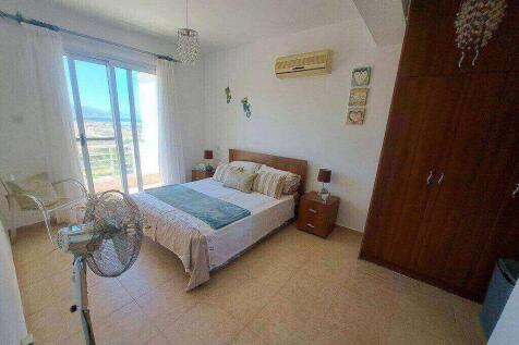 seaviews from bed