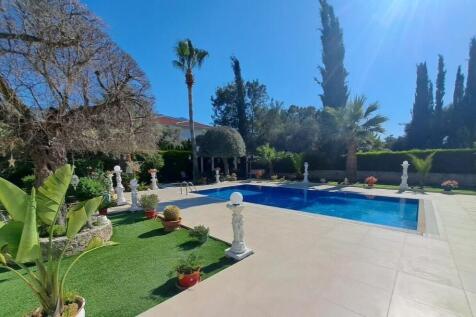 Elegrant gardens