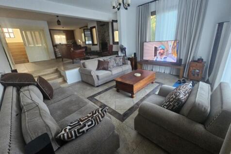 Second sitting area