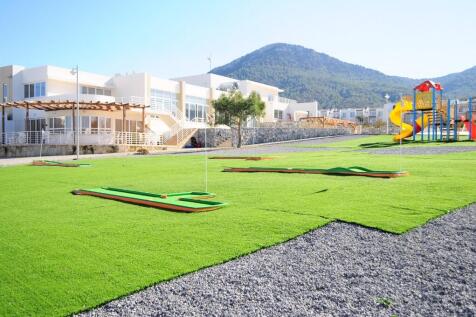 mini golf, kids area