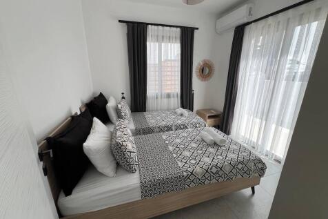 dpwnstairs bedroom