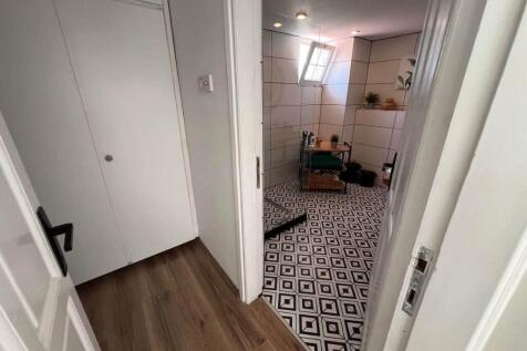 walk in wardrobe
