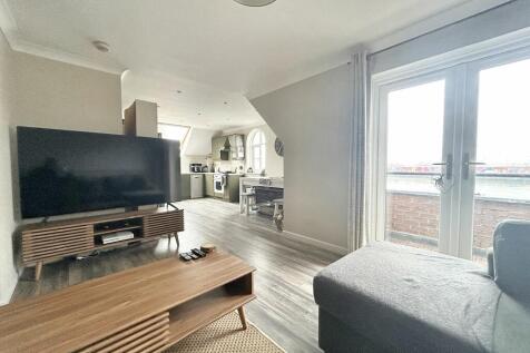 LOUNGE/KITCHEN/DINING AREA