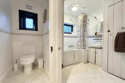 ENSUITE AND WC