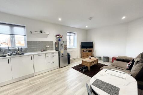 LOUNGE/DINING ROOM/KITCHEN